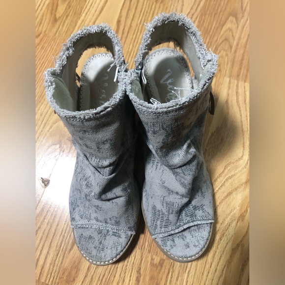 VERY G keely wedge sandal in tan 8.5 - Picture 2 of 4